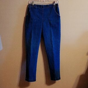 Croft and Barrow  Jean's Size Med.short.         B2